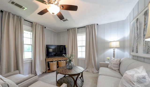Cozy Cottage- New Football Rates for 2023!