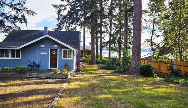 Cozy Cottage of Belfair - Summer Dates Filling Fast