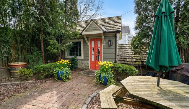 Cozy Cottage off Frankfort Avenue