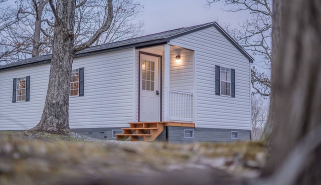 Cozy Cottage on 4 Acres