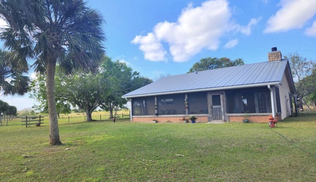 Cozy cottage on 8 acres near state park and atv trails. Pet Friendly!