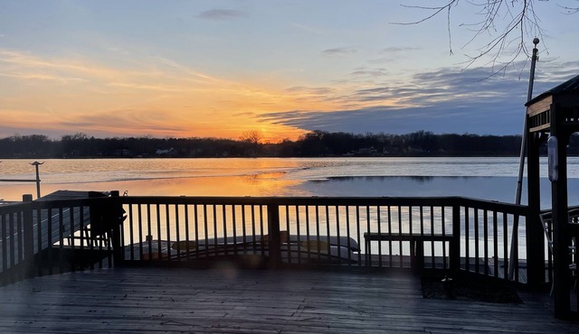 Cozy Cottage on a All Sport Lake, Grand Rapids Area