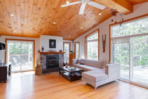 Cozy cottage on a private beach -Georgian Bay