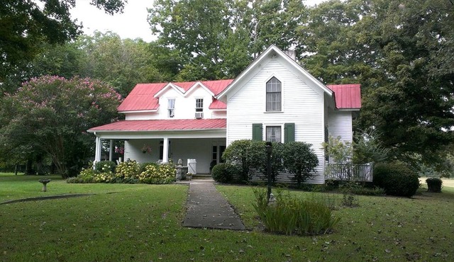 Cozy Cottage on a Working Farm near Fayetteville, Tennessee