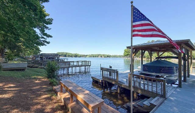 Cozy Cottage on Badin Lake, newly renovated!