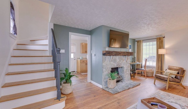 Cozy Cottage on Coles Charming 2-bedroom cottage in Portsmouth with AC, WiFi