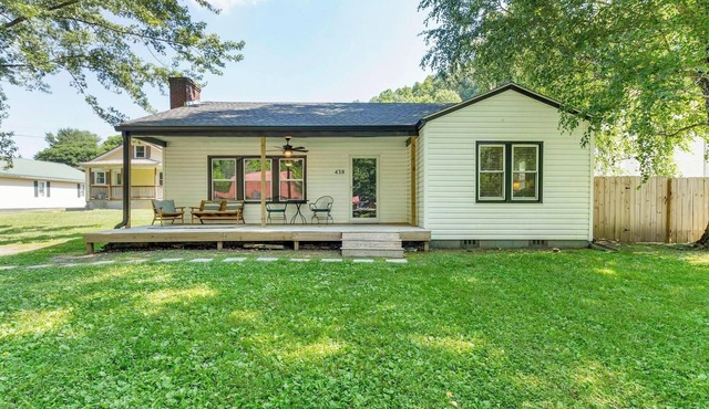 Cozy cottage on Creeper Trail -Fenced in backyard for dogs. Near Restaurants