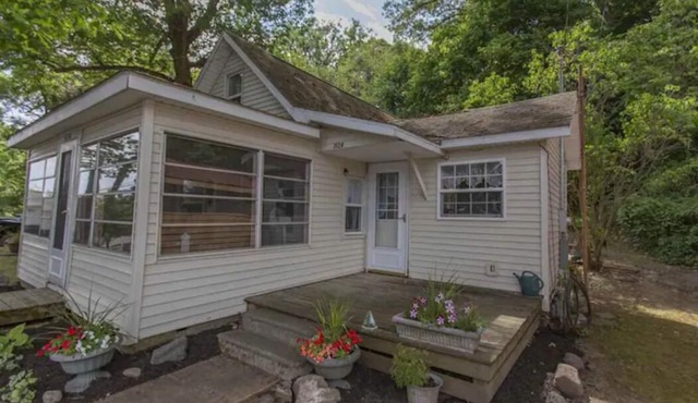 Cozy Cottage on Crooked Lake First Basin
