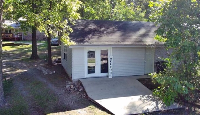 Cozy Cottage on Grand Lake w/ boat parking & an RV Hookup