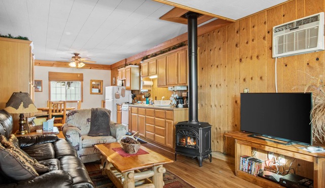 Cozy Cottage on Grand Portage Lake, Right on ATV and Snowmobile Trail!