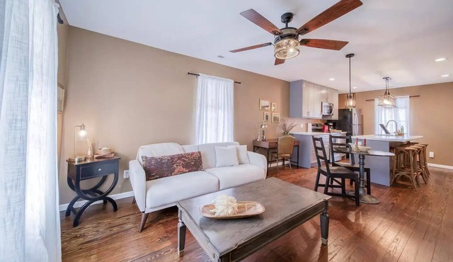 Cozy Cottage on Historic Route 66, minutes away from Wineries & Restaurants.