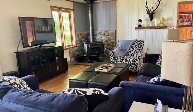Cozy Cottage on Lake Superior with Private Beach