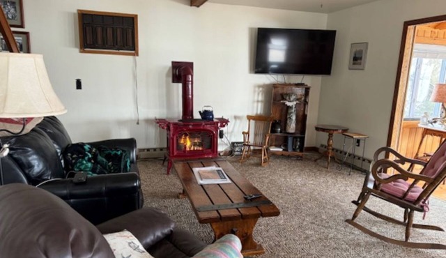 Cozy cottage on Lake Champlain. 5 mins from Historic Site and Champlain Bridge.