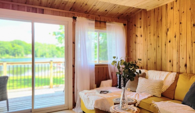 Cozy cottage on quiet lake