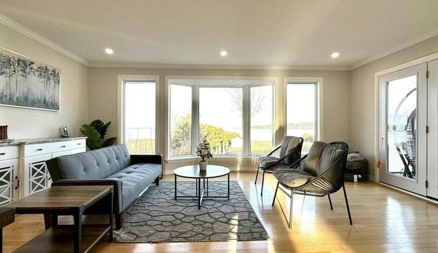 Cozy cottage on Rice Lake. Four seasonal, pet friendly