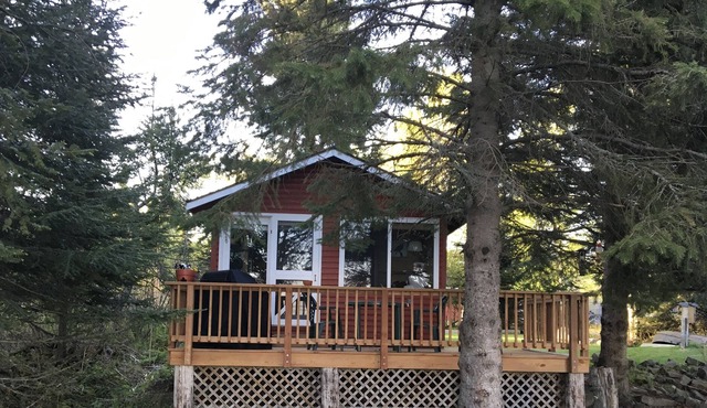 Cozy Cottage on Shore of Lake Superior and the Flute Reed River