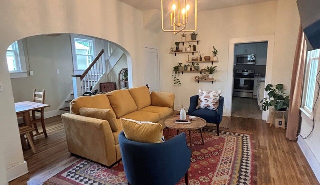 Cozy Cottage on Spring-Centrally Located and 10 mins from downtown Louisville