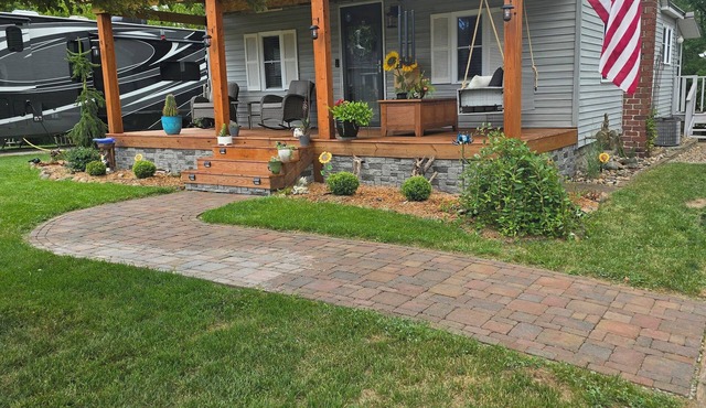 Cozy Cottage on St Joseph River in Bristol.
