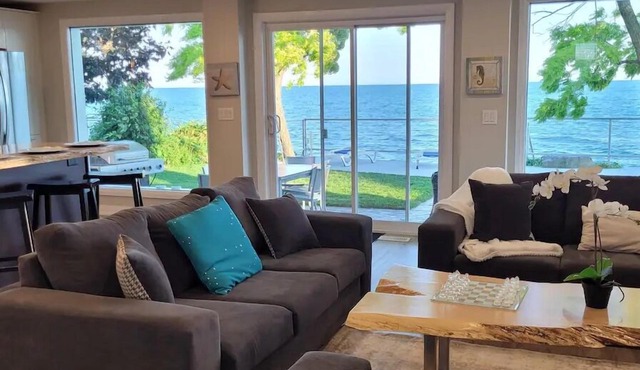 COZY COTTAGE ON THE LAKE