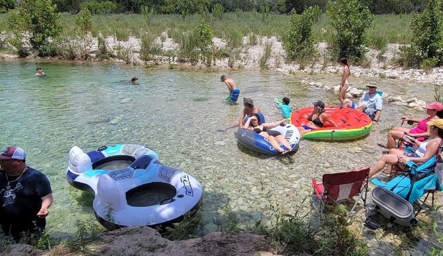 Cozy Cottage on the Frio-unplug and recharge