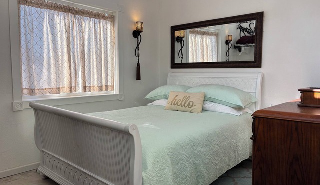 Cozy Cottage on the hill near Centralia/Chehalis for your getaway retreats.