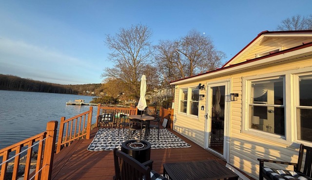 Cozy cottage on the lake near NYC, LegoLand and nature trails