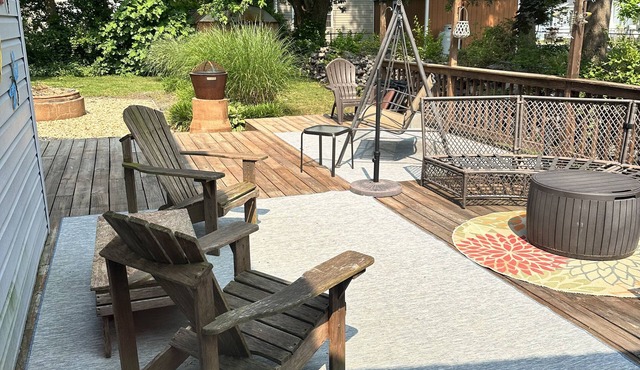 Cozy cottage on the point - 2 blocks from river and bay!