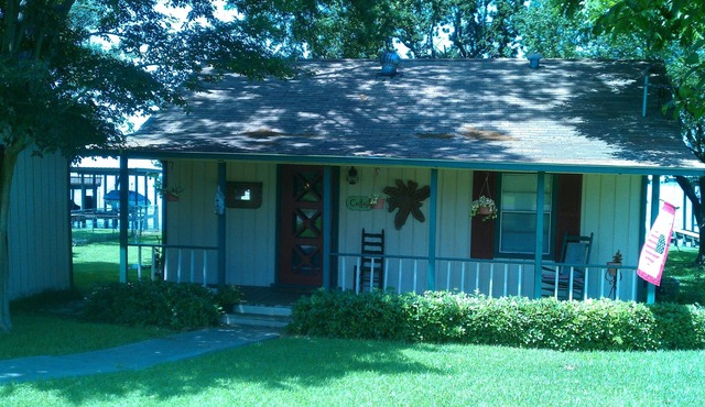 Cozy Cottage on Lake Livingston