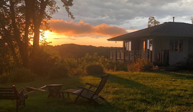 Cozy cottage overlooking Lake Pepin