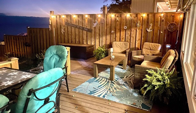 Cozy Cottage panoramic Lake Erie views 15 minutes to Point Pelee. Pet Friendly.