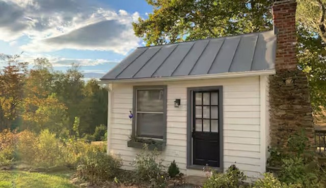 Cozy Cottage Perfect for a Charming Charlottesville