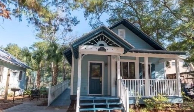 Cozy cottage ! Pet friendly ! Sleeps 4