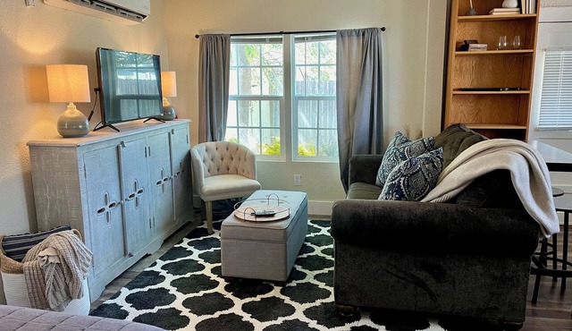 Cozy Cottage~Pet Friendly 2 Pets Stay For FREE!