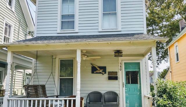 Cozy Cottage - quaint and comfy - 5 blocks to the beach, 1 block to Mason Ave.