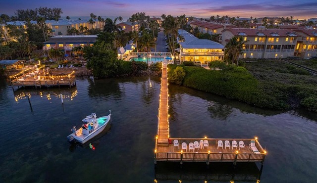 Cozy Cottage Retreat at Tradewind Resort #32 in Bradenton Beach