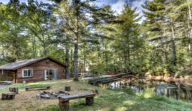 Cozy Cottage Rental with Small Private Pond in Canadensis, Pennsylvania