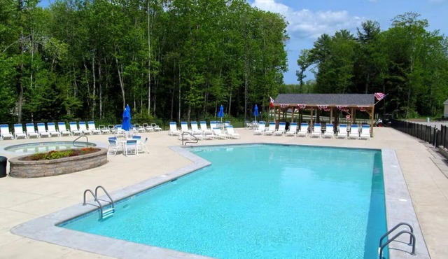 Cozy Cottage Resort with Pool Jacuzzi Game Room close to Wells Beach! Sleeps 6
