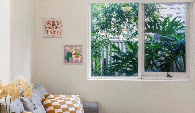 Cozy Cottage Retreat 3BR Holiday Home in Norwood