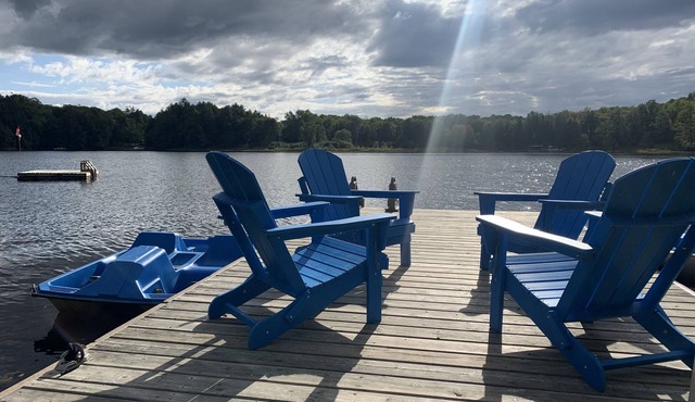 Cozy cottage retreat + Bunkie with the perfect western exposure waterfront