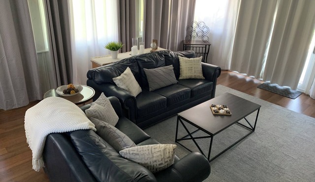 Cozy Cottage Retreat at Lake Huron - Private Beach (Pet Friendly)