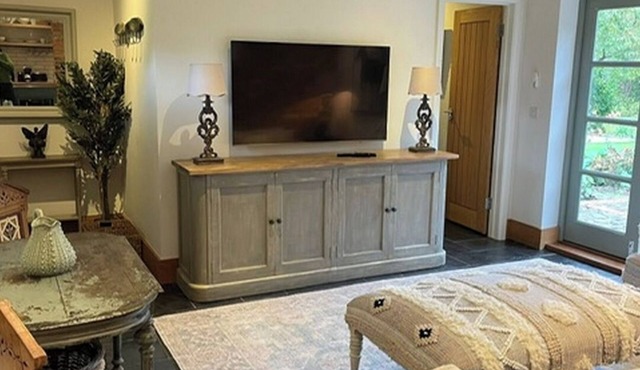 Cozy Cottage Retreat in Surrey Hills