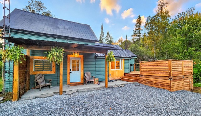 Cozy Cottage Retreat Private 2 Acres, Hot Tub