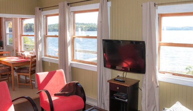 Cozy cottage right on the water