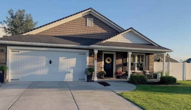 Cozy Cottage Style Home In The Perfect Location