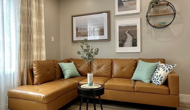 Cozy Cottage Suite in Port Stanley. 5 Minute Walk From Little Beach!