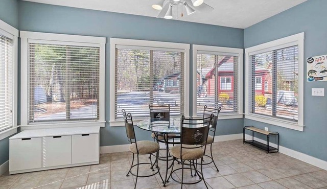 Cozy Cottage @ Summer Village w/access to pond, pools, restaurant & activities!