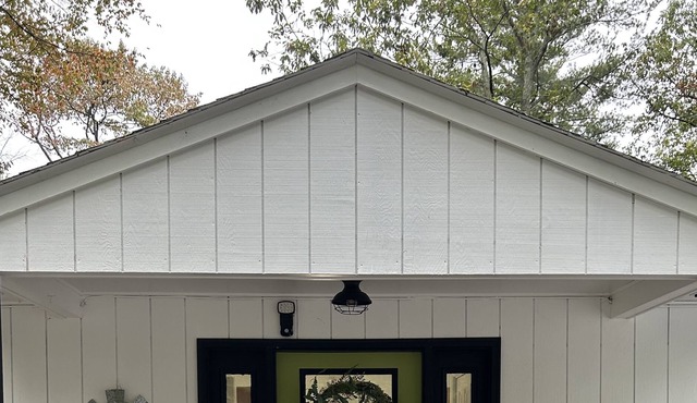 Cozy cottage tucked away in the woods with river+ mountain views- pet friendly!
