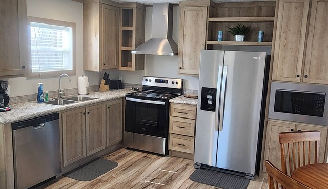 Cozy cottage w/1 bedroom, WiFi, AC in tranquil Springville close to boat ramps