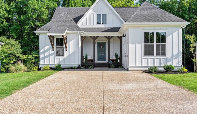 Cozy Cottage w/3king Beds,Tesla Charger, Marina Access