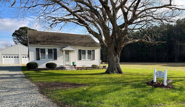 Cozy Cottage w/ comfy amenities close to Chincoteague VA